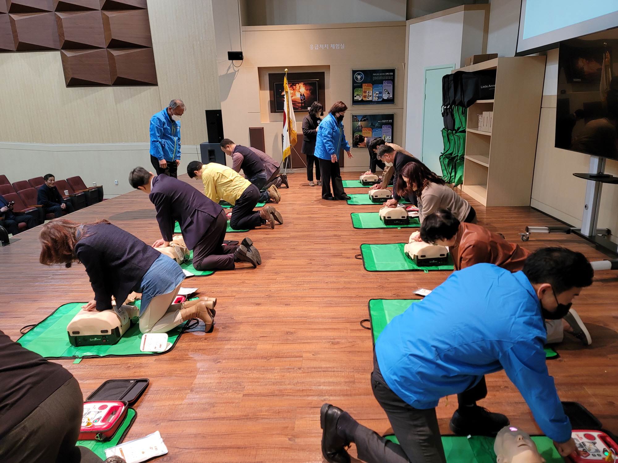 안산시, 간부공무원 심폐소생술 체험교육… 시민 생명 구하기 앞장