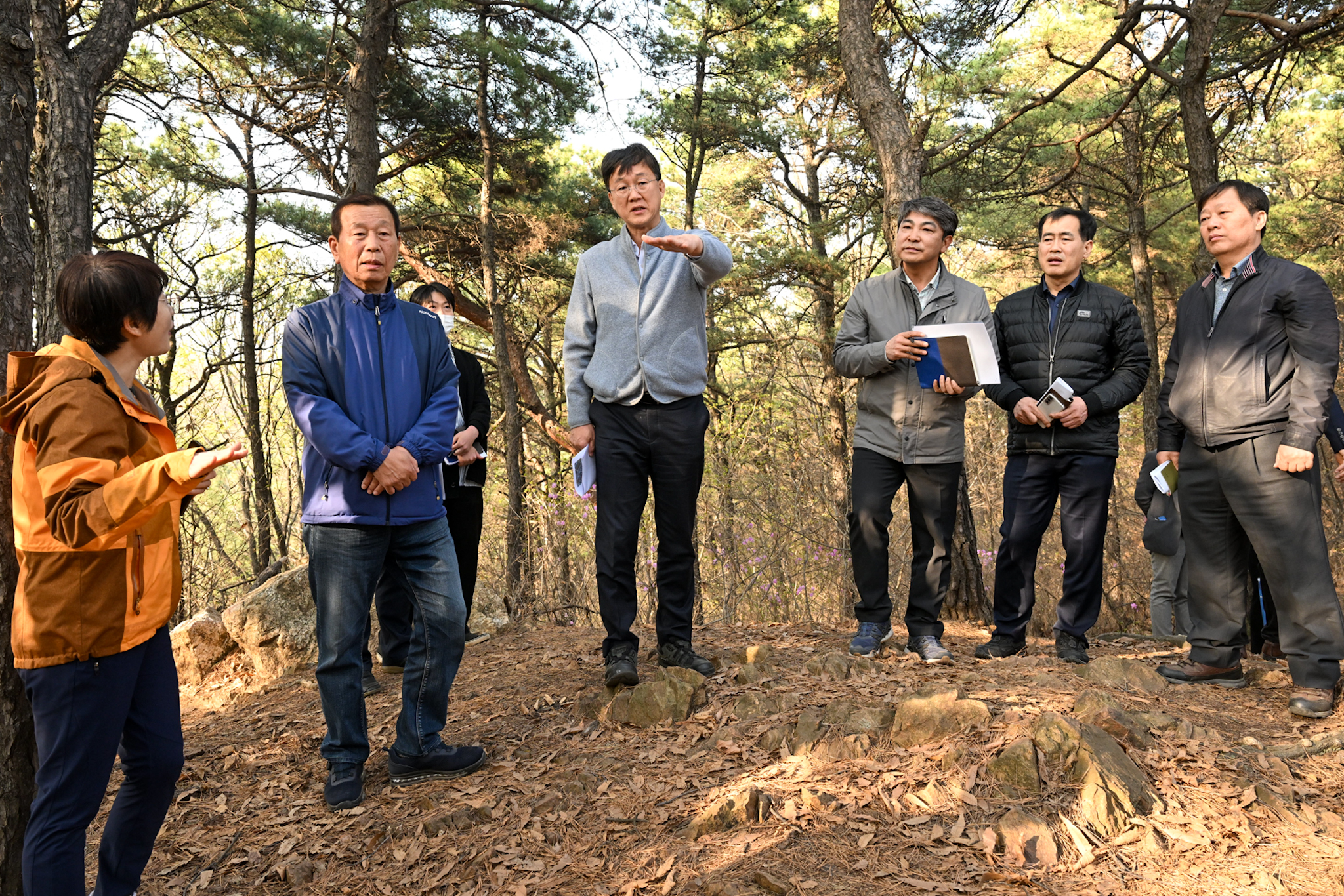 이민근 안산시장 찾아가는 이동시장실 운영… 팔곡동 등산로 현장 점검