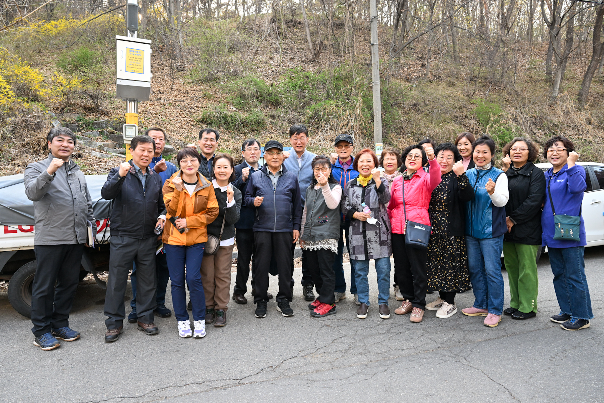 이민근 안산시장 찾아가는 이동시장실 운영… 팔곡동 등산로 현장 점검
