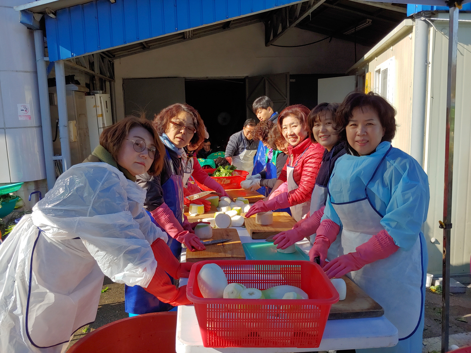 안산동 새마을지도자협의회, 사랑의 김장 나눔 행사 개최