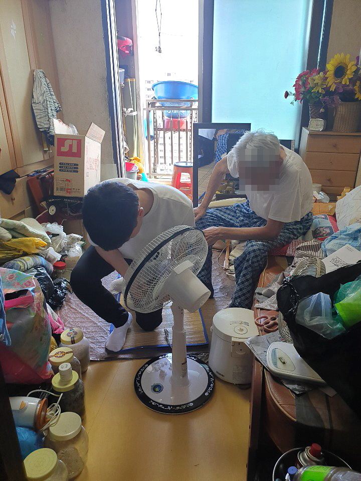 선부1동, 폭염 속 독거노인에게 선풍기 지원