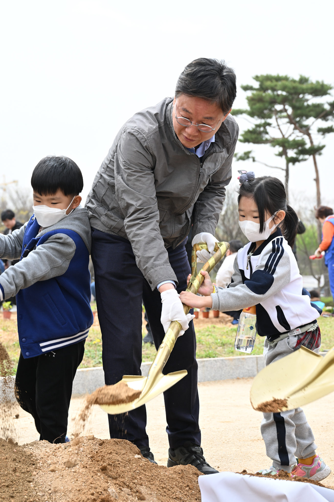 안산시, 식목일 기념 호수공원에 팽나무 등 1만1,430본 식재