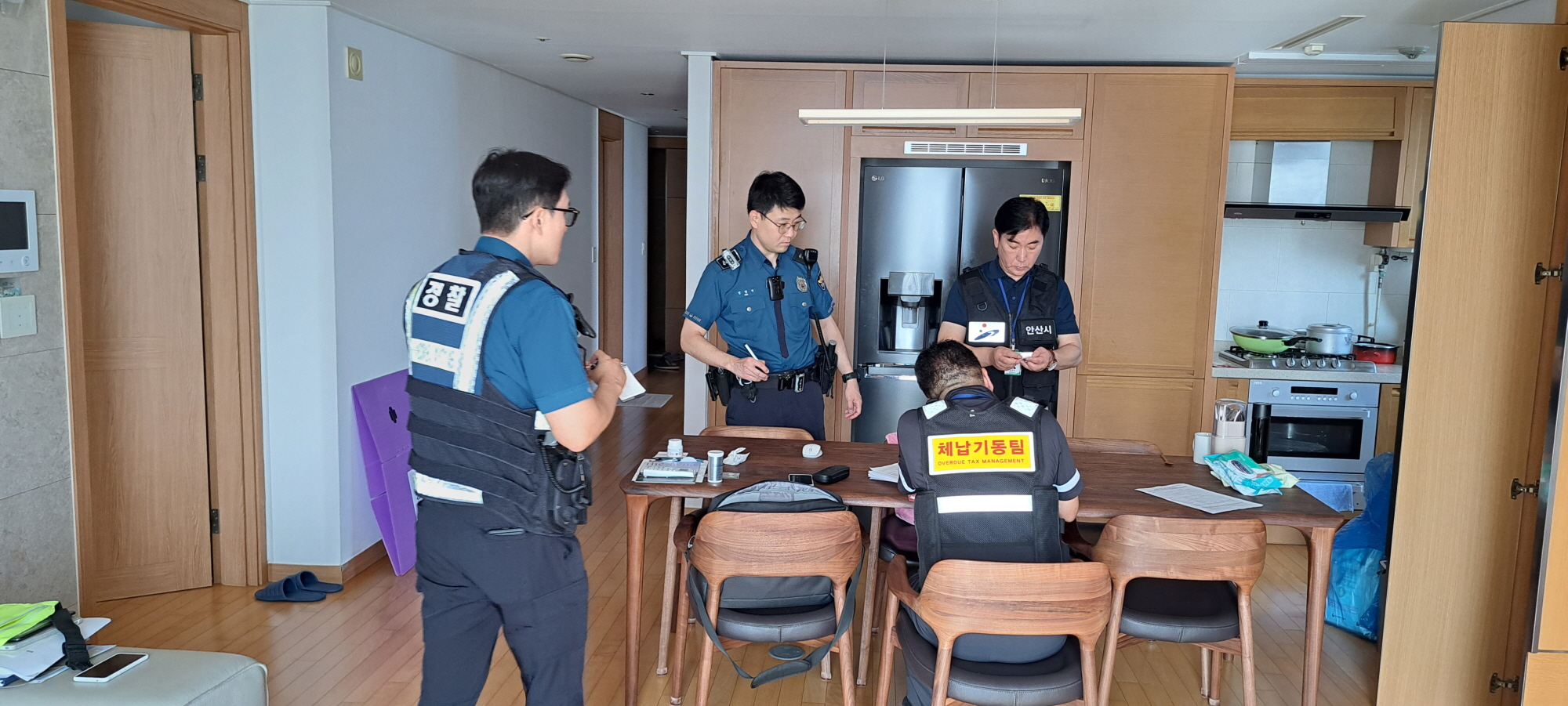 안산시, 악질·상습 체납자 새벽 가택수색...7천여 만원 징수