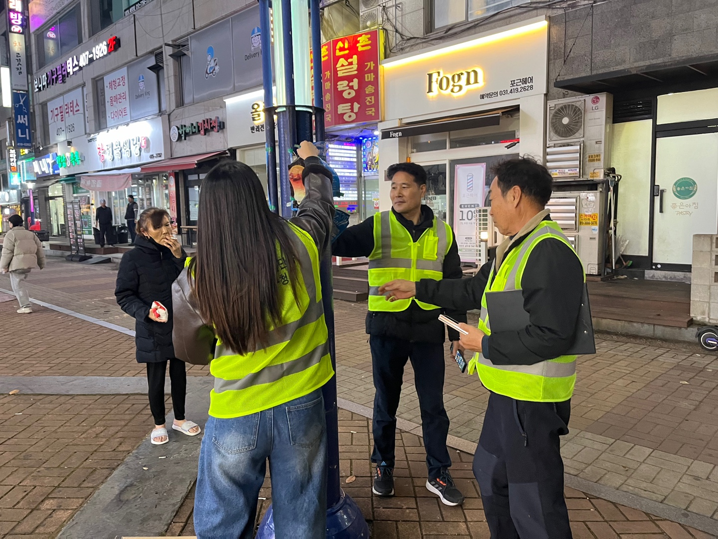 안산시, 상가 밀집지역 불법유동광고물 민관합동 단속 실시