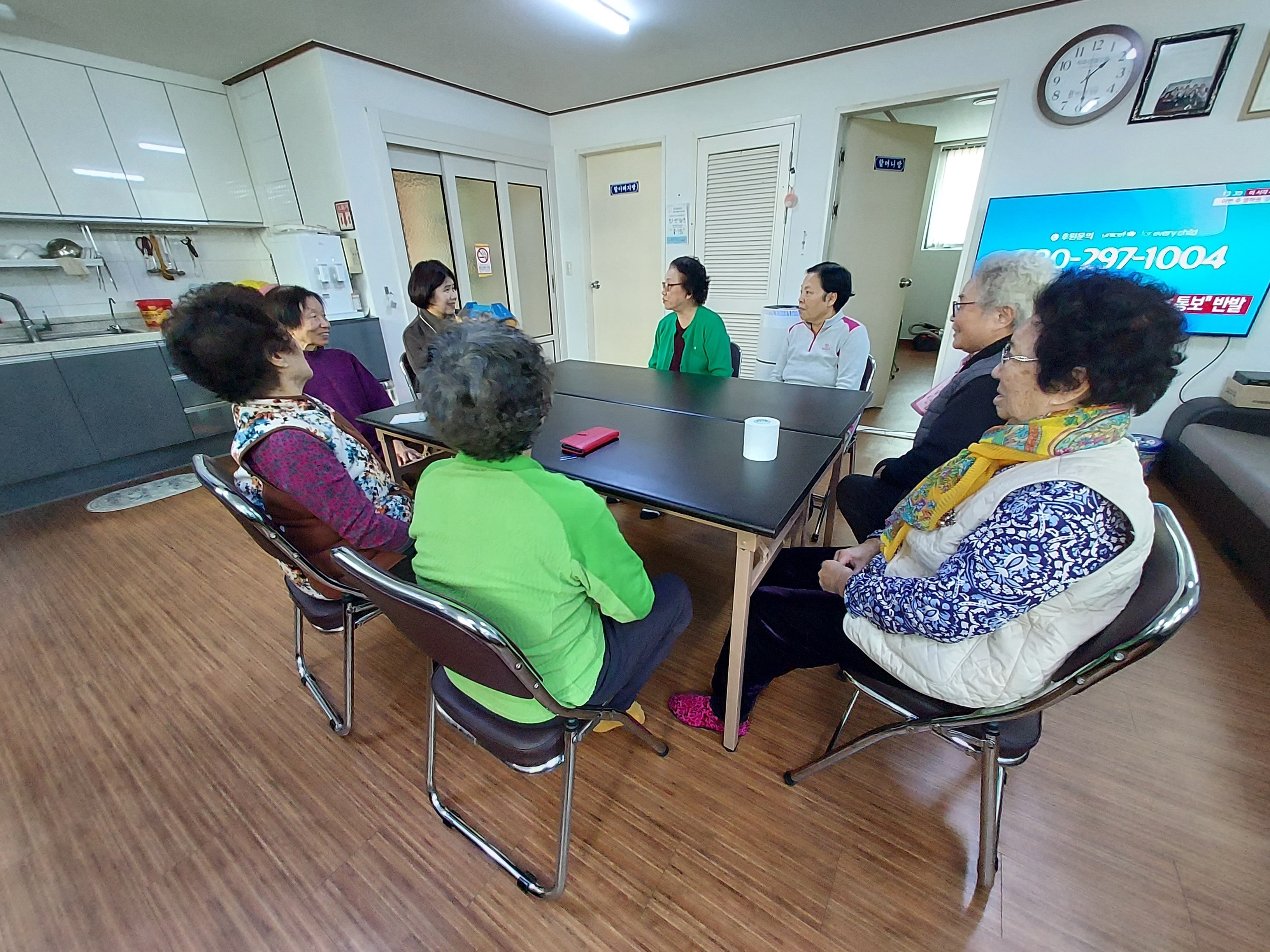 안산시 호수동 김미정 신임 동장, 경로당 방문해 신년 안부 인사