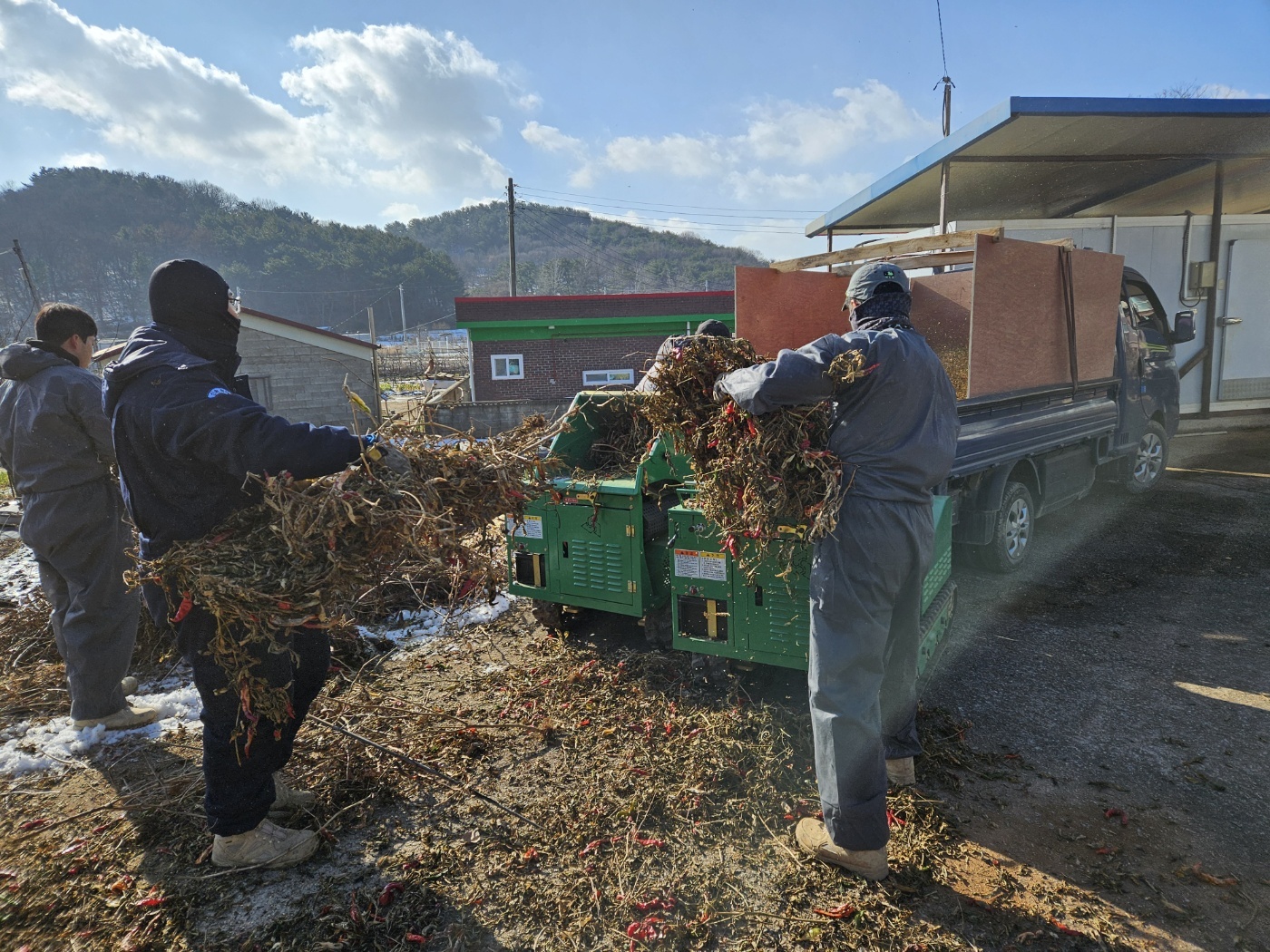 안산시,“영농부산물 안전하게 처리… 파쇄지원단 확대 운영”