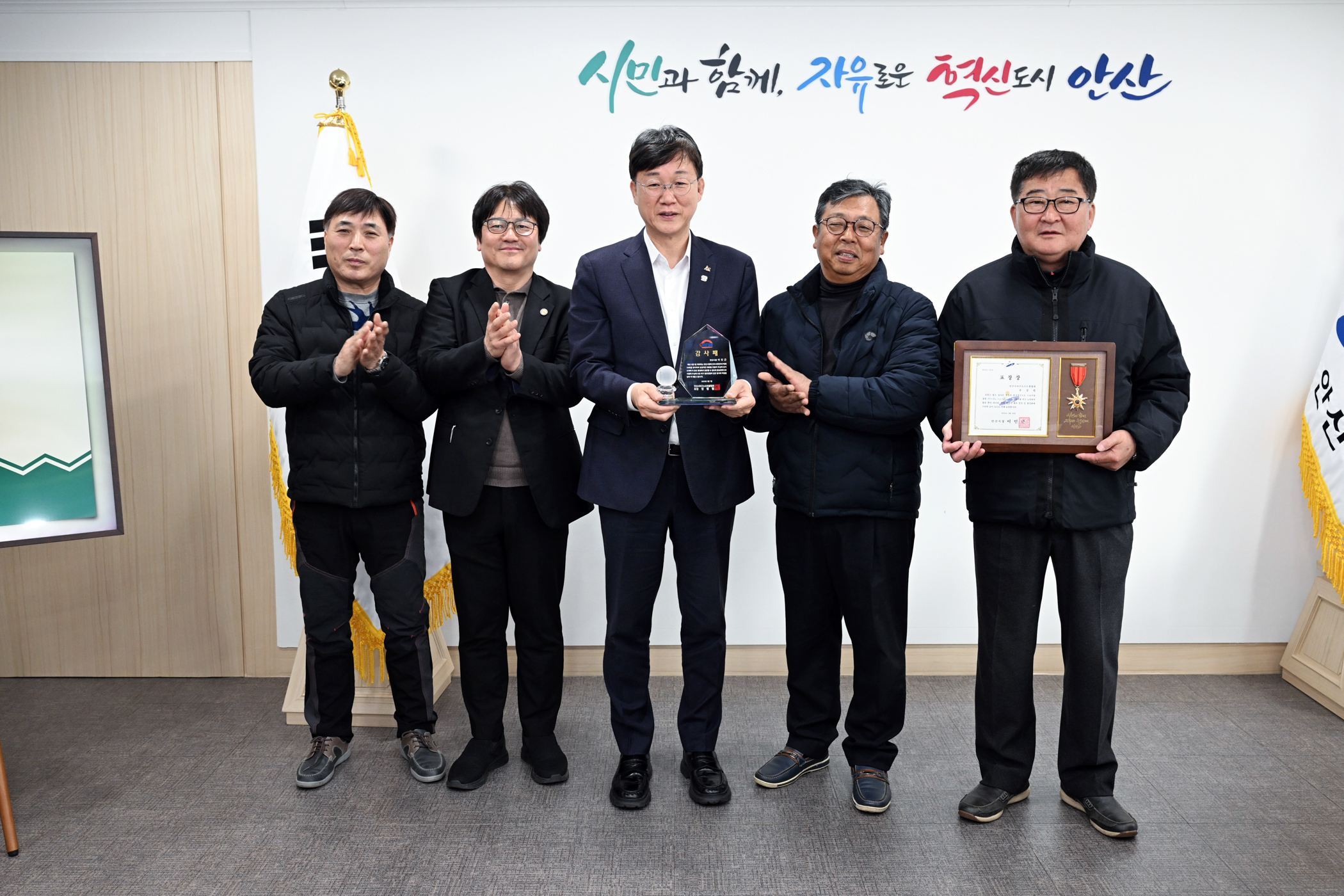 이민근 안산시장, 야구소프트볼협회로부터 감사패 전달 받아