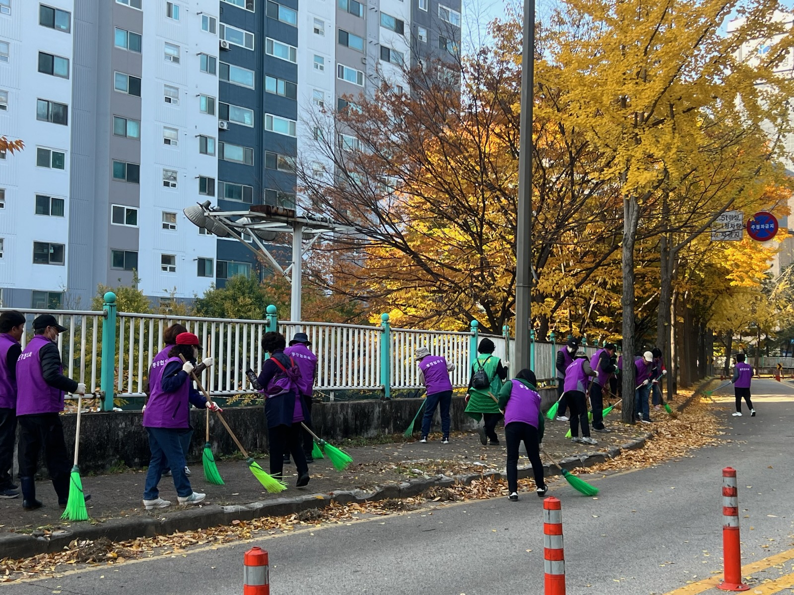 안산시 신길동 직능단체원, 깨끗한 동네 만들기 앞장