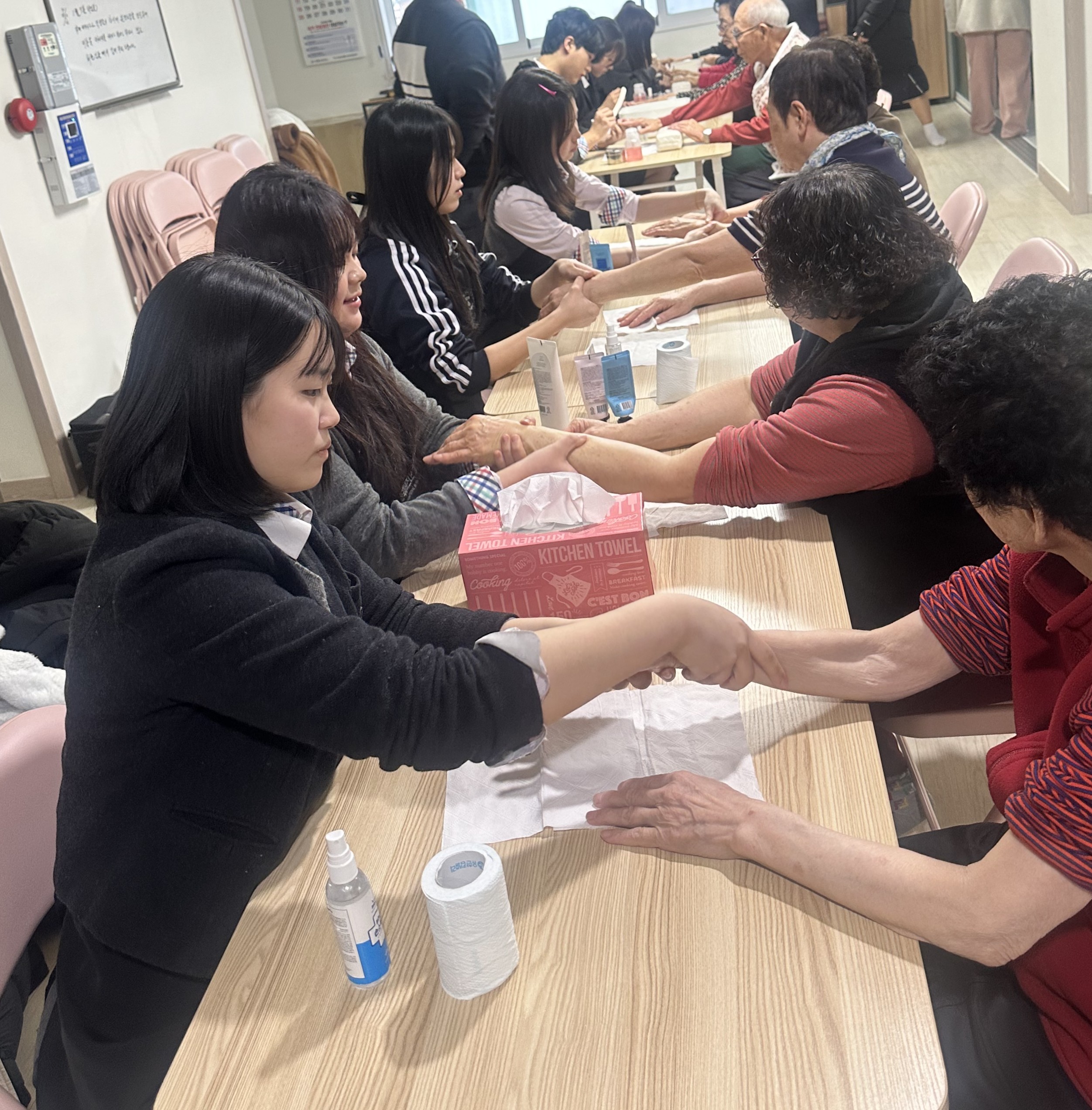 안산국제비즈니스고등학교, 안산동 장상3경로당에 미용 봉사