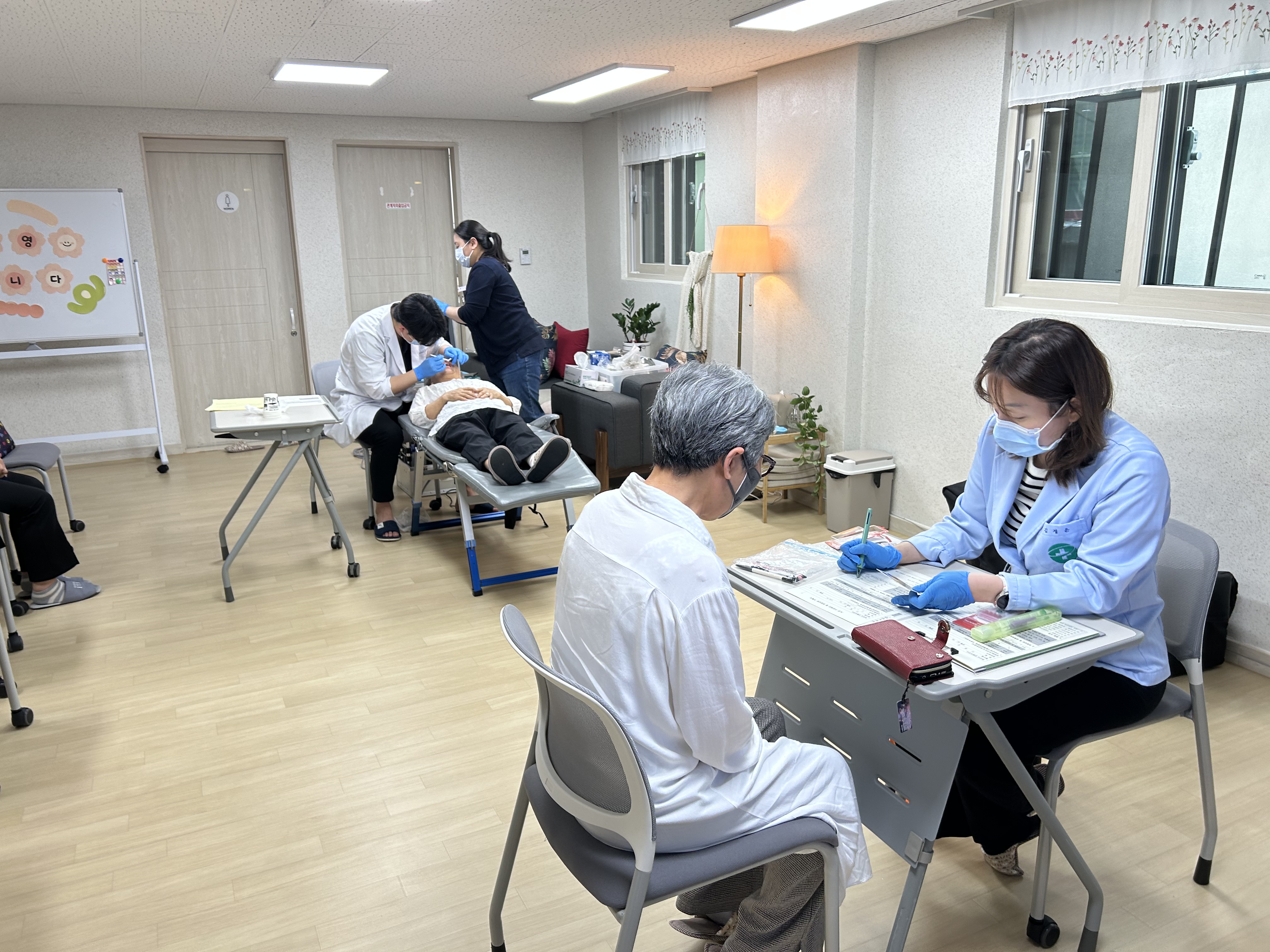 전국 최초‘노인케어안심주택’개소·운영, 생활 밀착형 돌봄 서비스