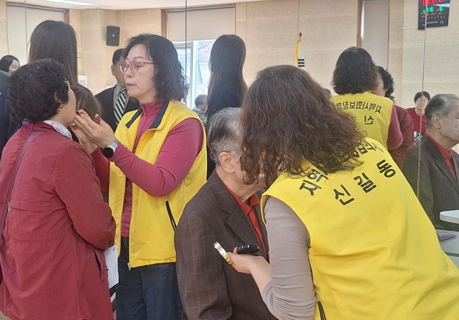 안산시 신길동 지사협, 인생사진전‘오늘이 가장 젊은 날’ 추진