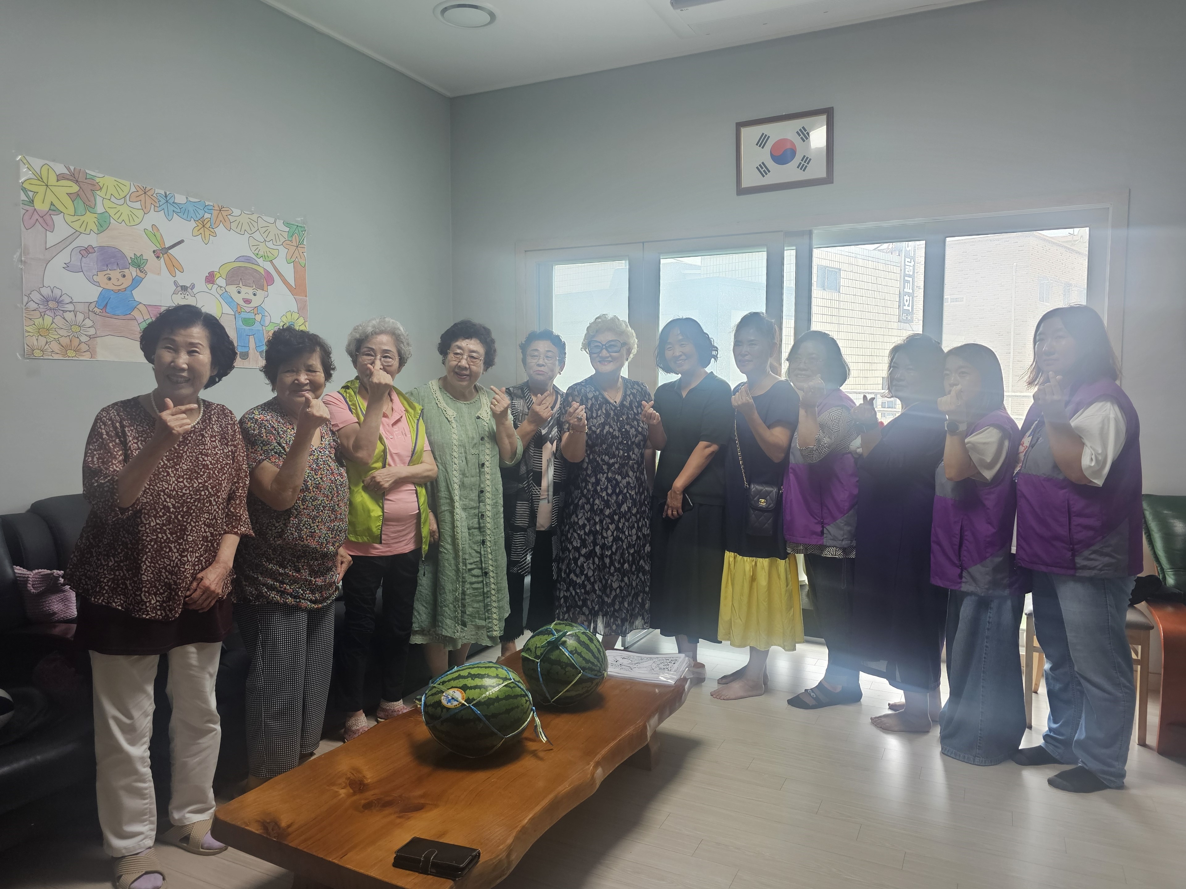 안산시 와동 통장협의회, 관내 경로당에‘시원한 여름나기’수박 전달