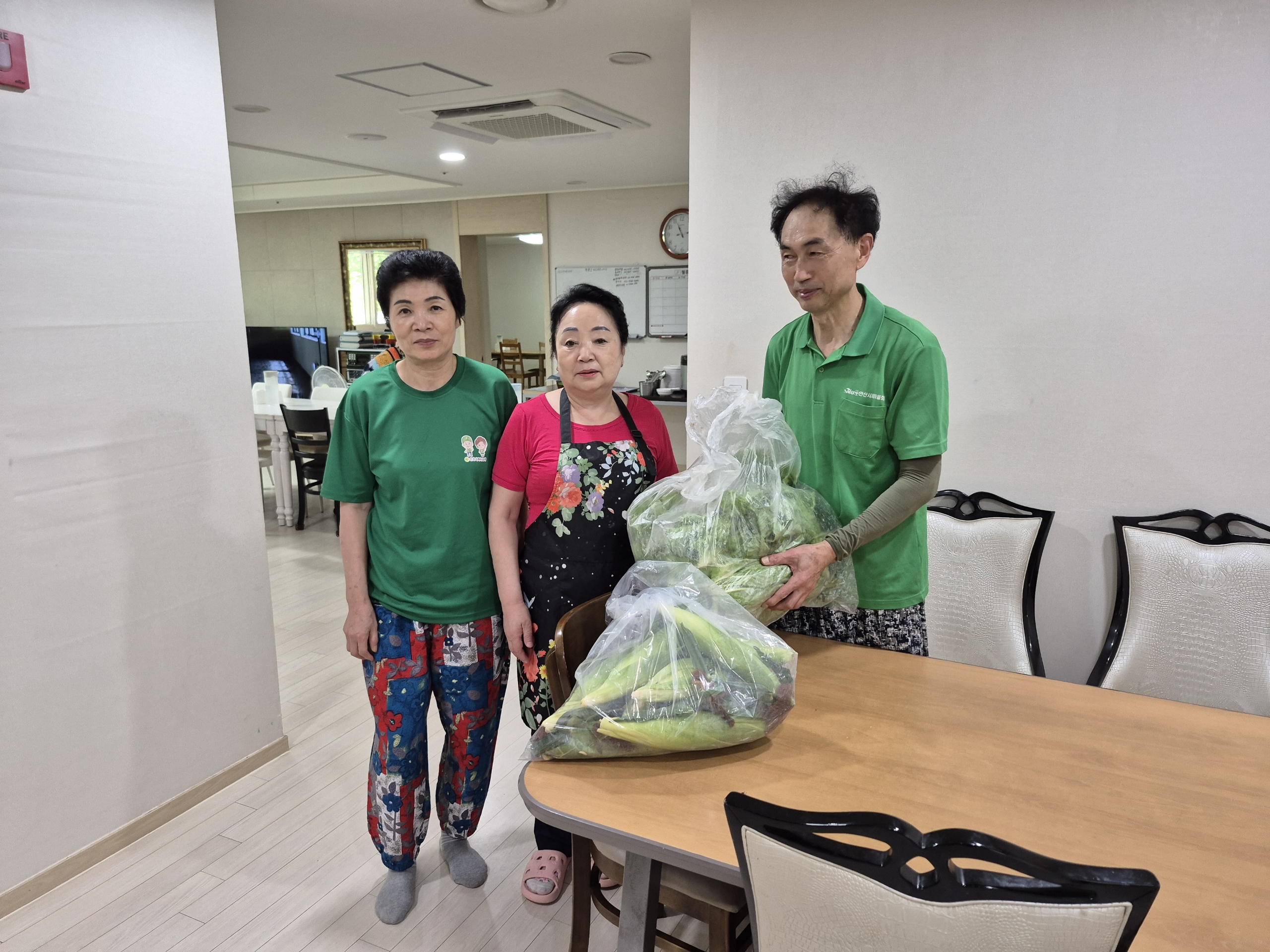 안산시 백운동 새마을회, 청사 옥상텃밭 수확물로 따뜻한 나눔