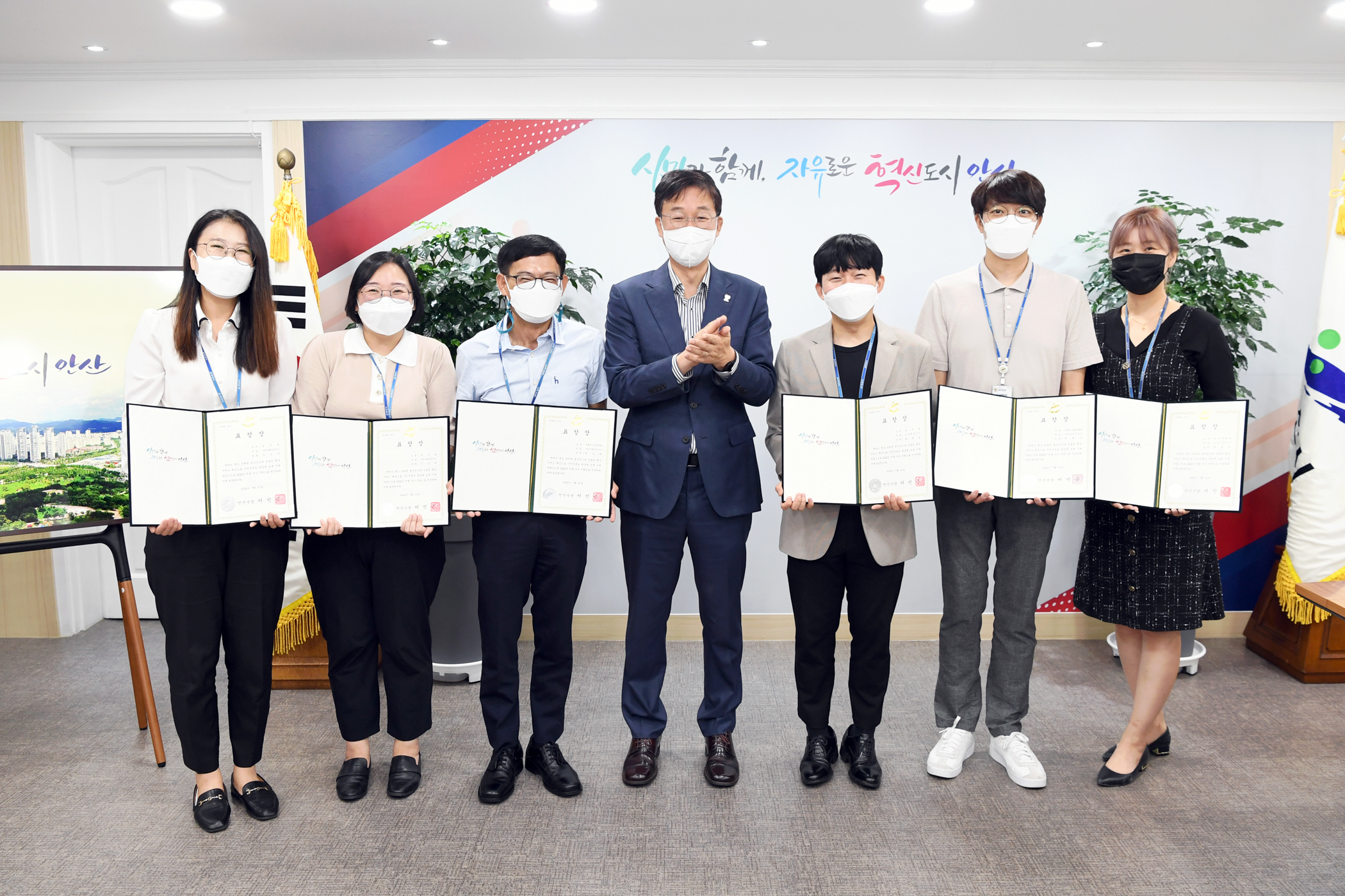 이민근 안산시장, 올해 상반기 친절공무원 표창장 수여