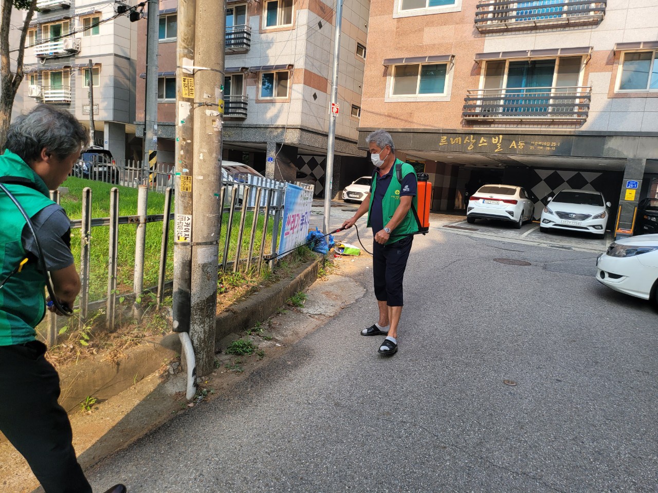 안산시 부곡동 새마을회, 코로나19 재유행 예방위한 방역에 총력