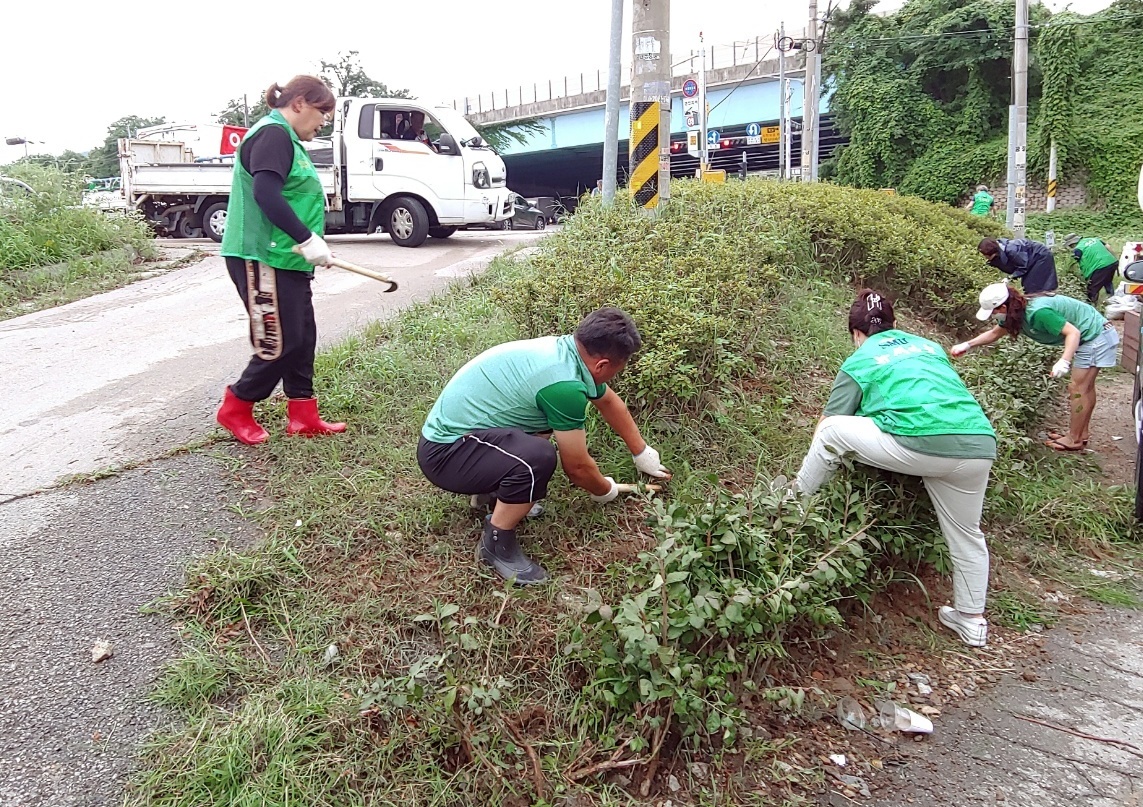 안산시 부곡동 새마을협의회, 쌈지공원 주변 제초작업