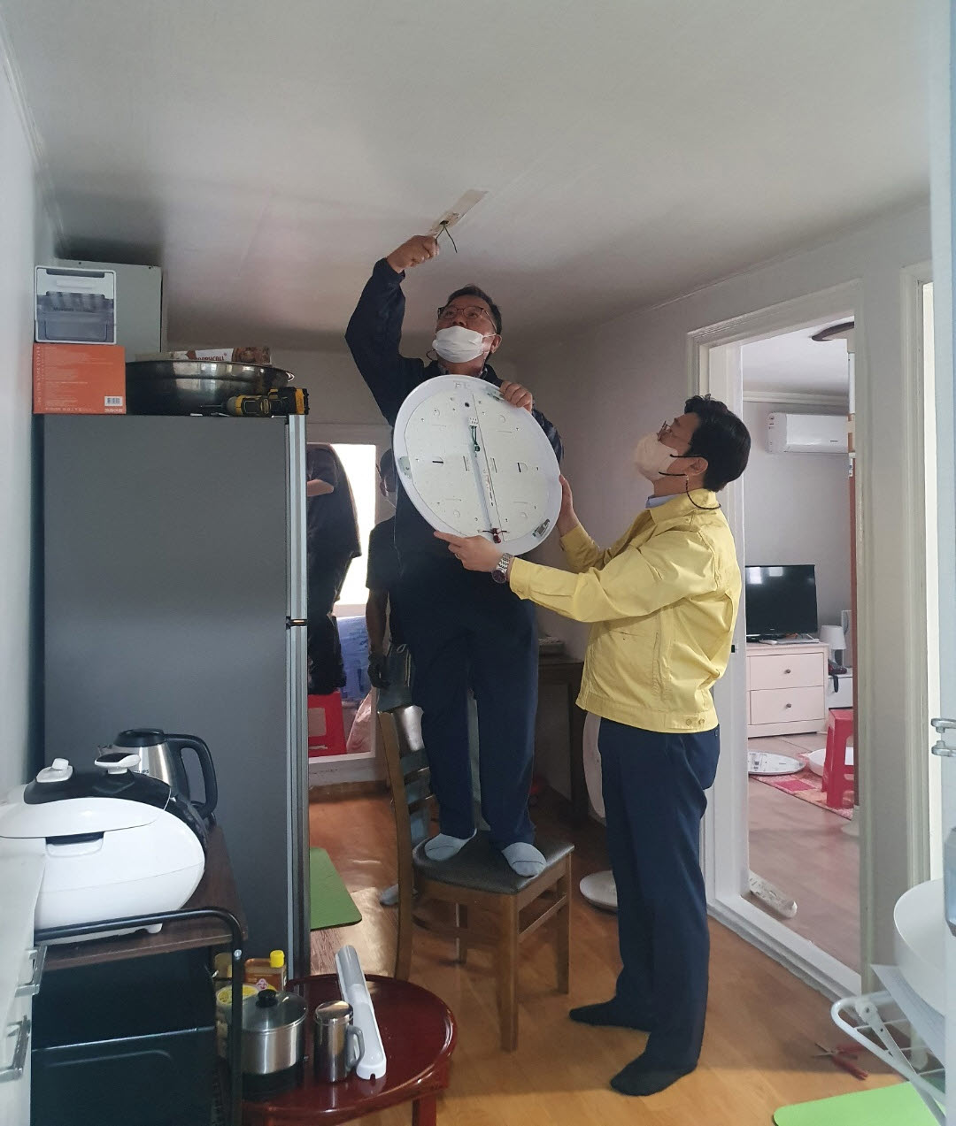 안산시 사동, 저소득 어르신 가정 LED 교체