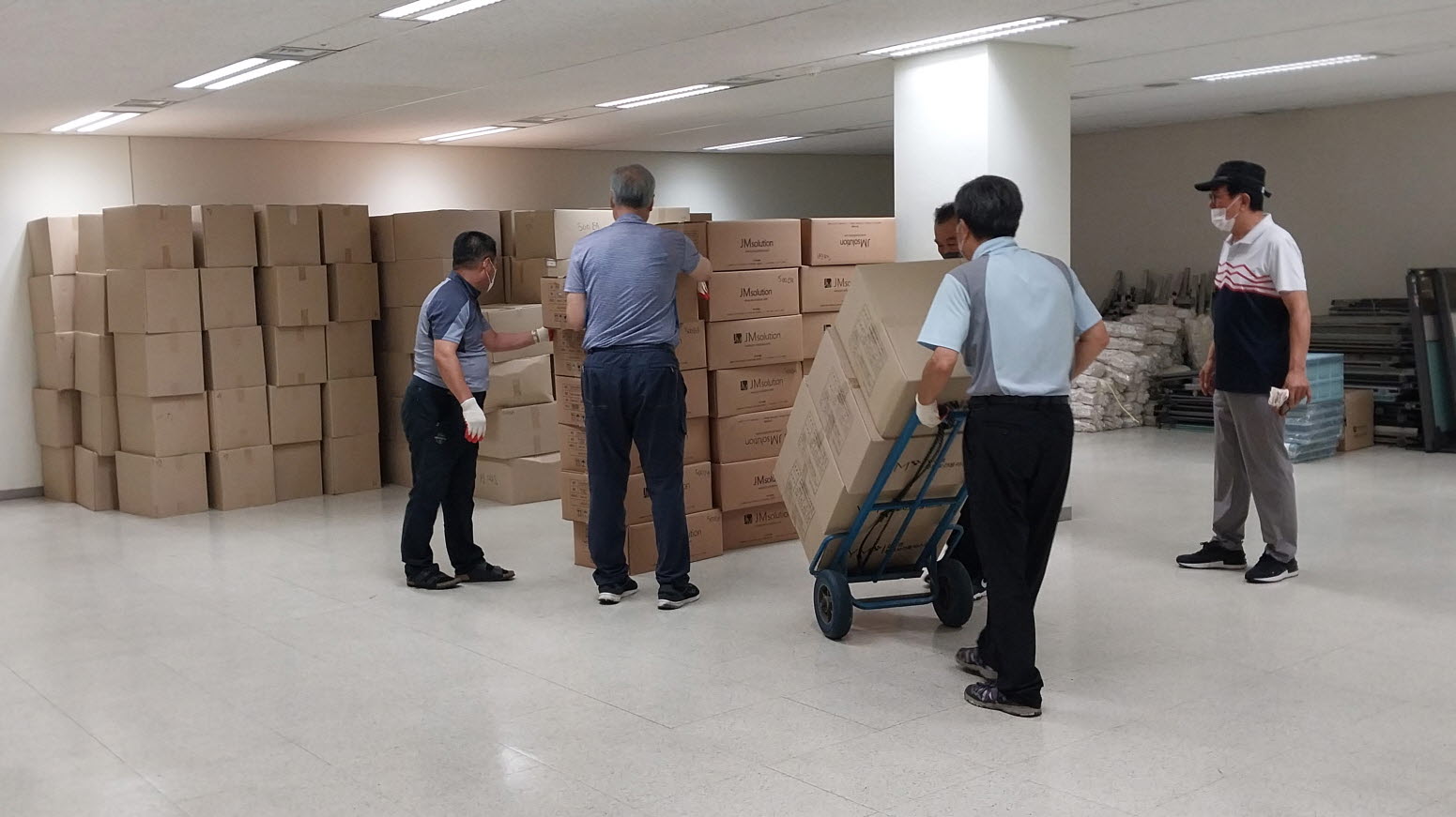 안산시, 버스·택시 종사자에 마스크 35만 장 지원