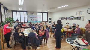 안산시 성포동 주민자치회, 어르신 씽씽뇌 건강 웃음 프로그램 운영
