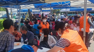 안산시 선부1동 지사협, 단원구 노인복지관 어버이날 기념행사 지원