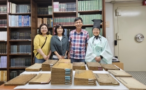 한국고전번역원 수석연구원 최채기 氏, 안산시에 유물 기증