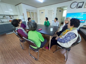안산시 호수동 김미정 신임 동장, 경로당 방문해 신년 안부 인사