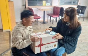 상록수·단원보건소 소속 방문간호사, 취약계층 위한 설 선물 전달