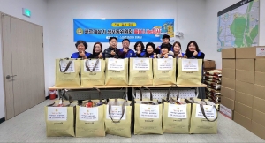 안산시 성포동 바르게살기위원회, 취약계층에 식품꾸러미 포장·전달