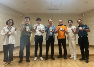 안산시 신길동 지사협, 상가·기관에 행복(福)돼지 나눔 추진