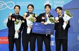 안산시청 김정미·서지연, 세계펜싱선수권 단체전 준우승 달성