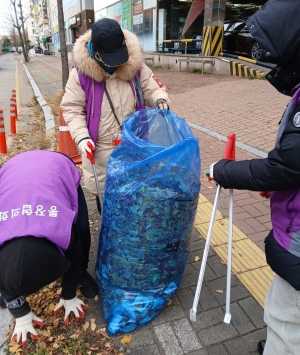 안산시 본오3동 통장협의회, 동절기 대비 빗물받이 일제 정비