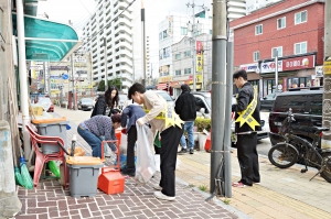 안산시 사이동 상가번영회, 봄맞이 대청소로 쾌적한 상권 조성