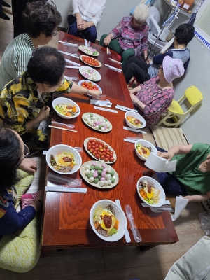 안산시 본오1동 바르게살기위원회, 경로당 어르신에 사랑의 비빔밥 대접