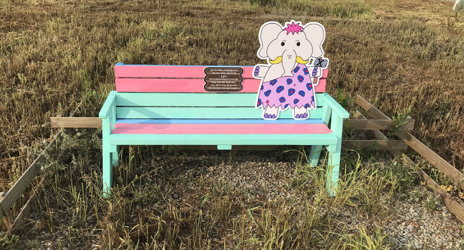 신길동 주민자치위원회, 캐릭터 의자 설치