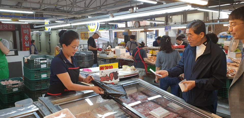 윤화섭 안산시장, 골목경제 살리기 행보 ‘엄지 척’