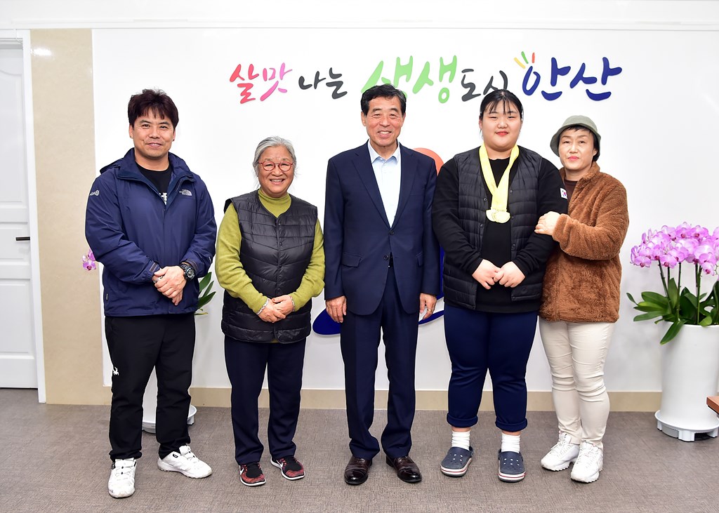 안산시, 역도요정 박혜정 선수 금메달 봉납식