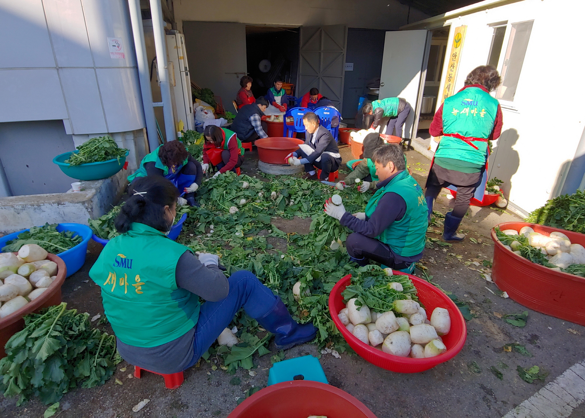 안산동 새마을지도자협의회, 사랑의 김장 나눔 행사 개최