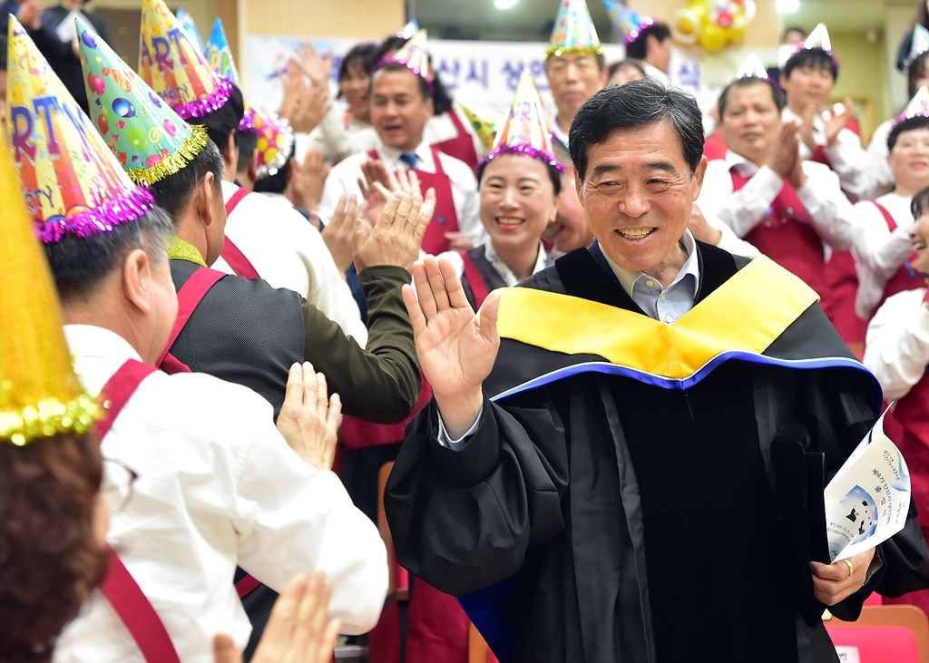 제8기 안산시 상인대학 졸업식…서비스 교육으로 골목상권 살리기