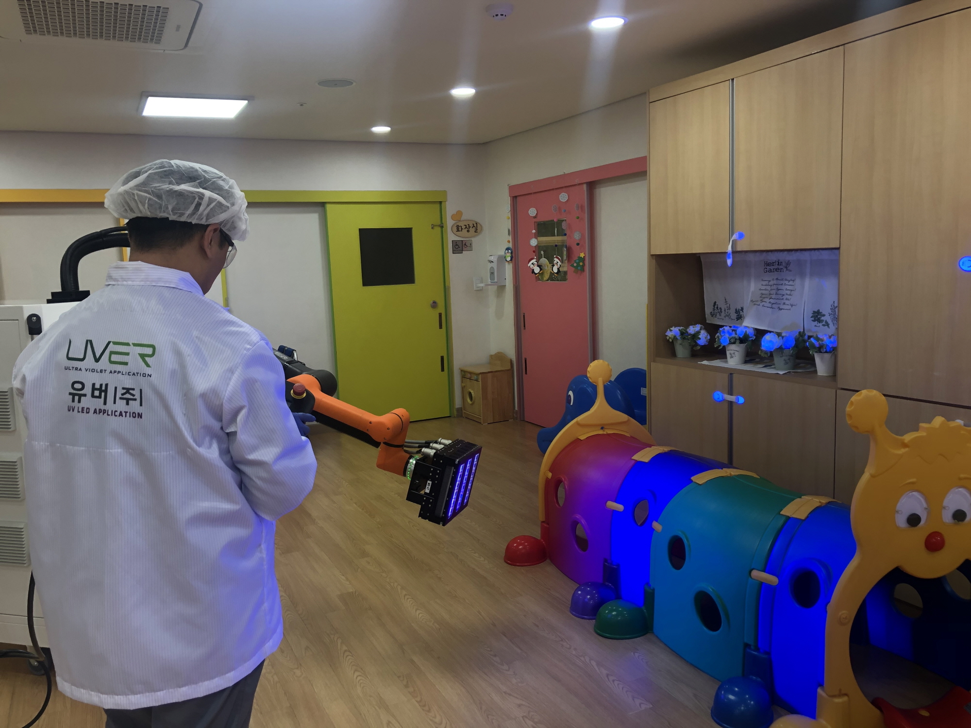 안산시 강소기업, ‘유버㈜ 살균 로봇’ 코로나19 퇴치 지원