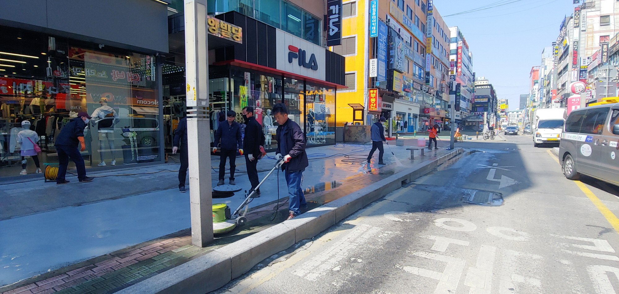 안산시, 중앙동 로데오거리 봄맞이 대청소