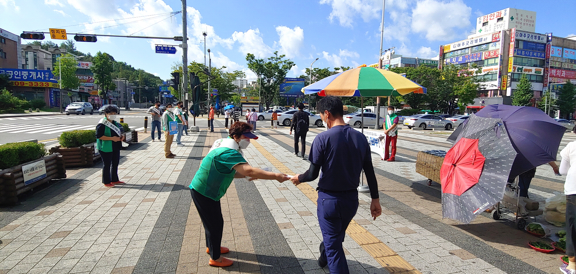 안산시-안산시 새마을회, 후원받은 마스크 4만장 나누며 코로나19 예방수칙 홍보