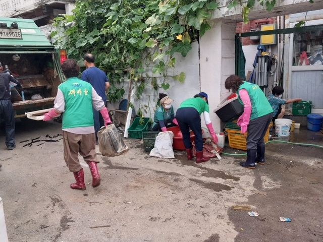 안산시 새마을회, 수해복구 봉사로 구슬땀