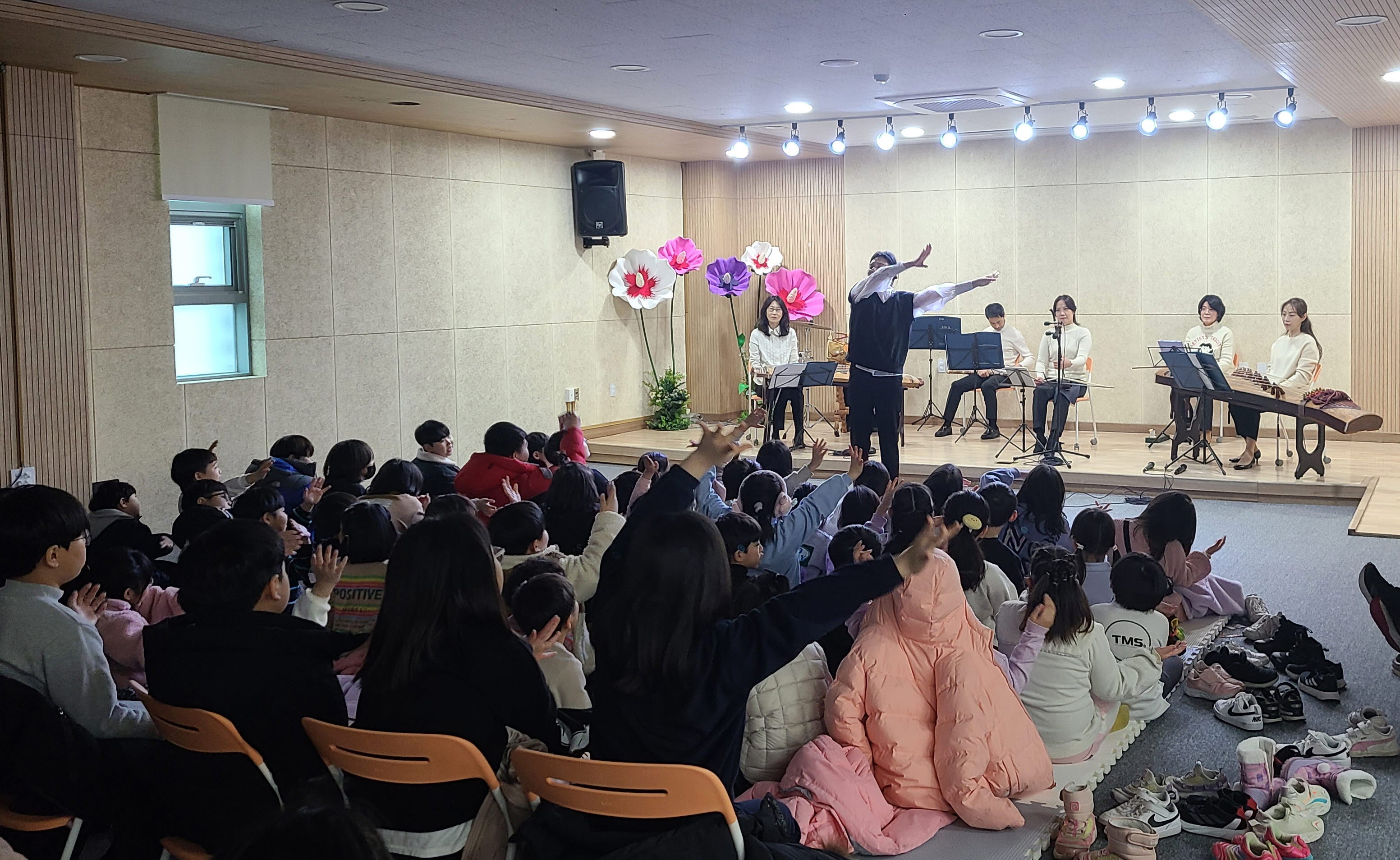 안산시 월피동, 찾아가는 국악 미니콘서트 개최… 지역아동센터 아동 80여명 관람 사진