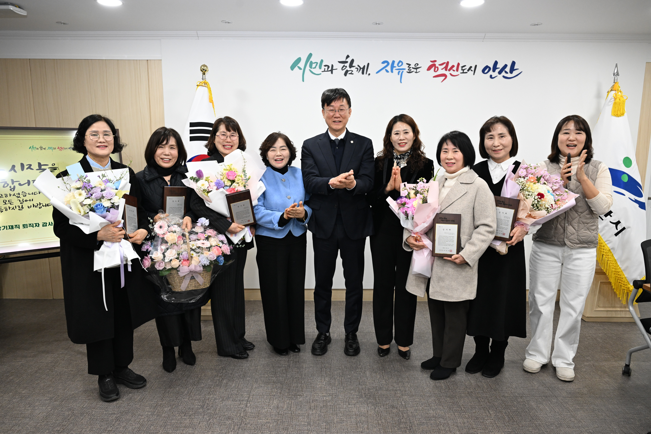 안산시“보육교사 처우개선 지속…”퇴직 교사 5명에 감사패 이미지 1