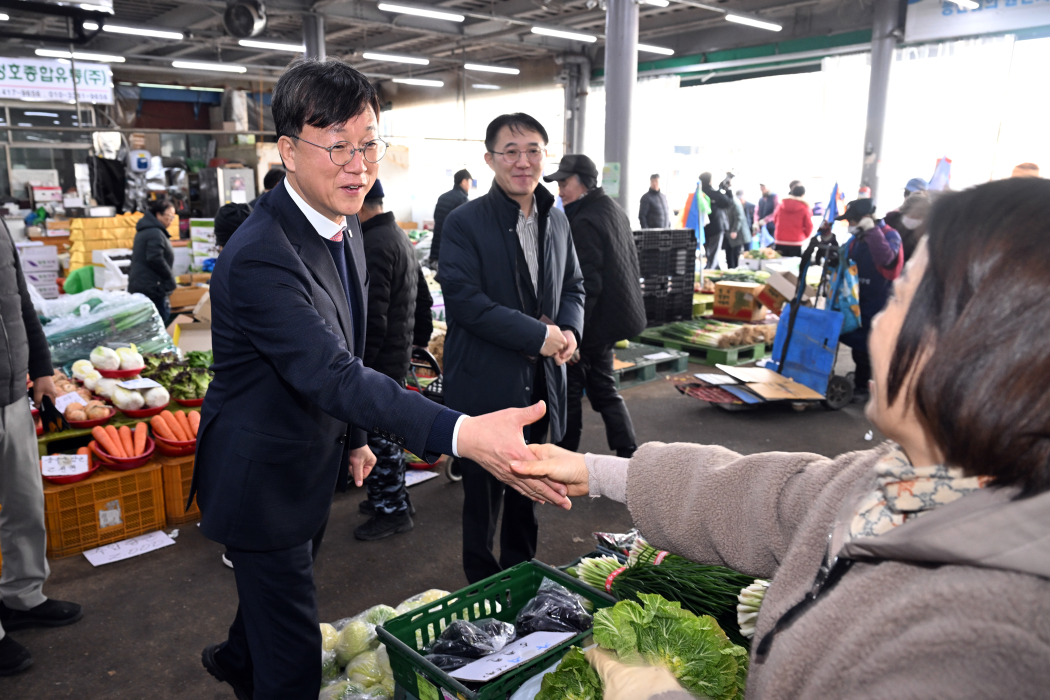 농수산물도매시장서 간부회의 개최… 유통 현장 점검·상인 격려 이미지 1
