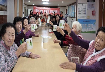 단원구 대부동, 지사협 ‘찾아가는 경로당 문화교실’ 경로당 3곳 진행 사진