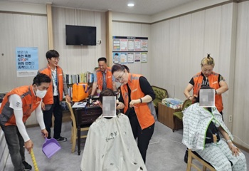 단원구 고잔동, 지사협 안산21세기병원과 함께 찾아가는 이미용 봉사 진행 사진