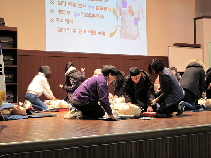 심폐소생술 및 자동심장충격기 사용법 사진