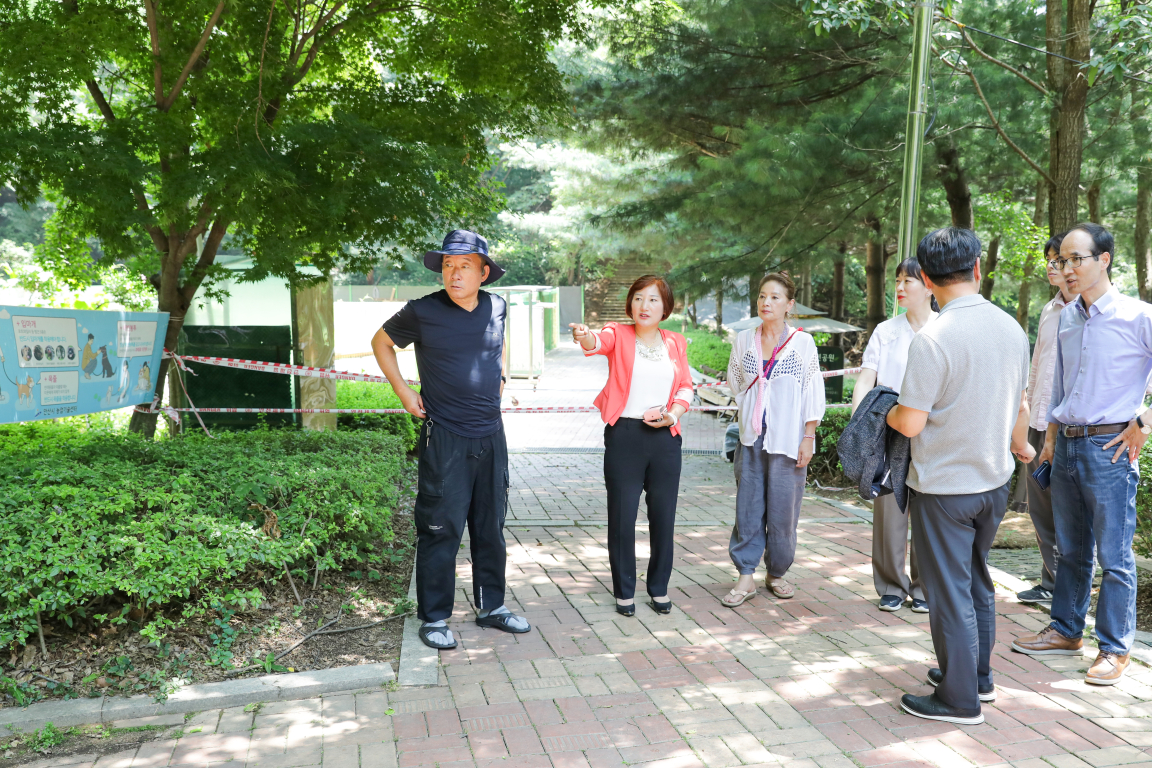 현옥순 위원장 점성공원 게이트볼장 현장활동 썸네일 이미지