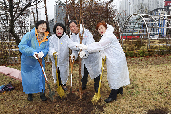 제80회 식목일 기념 나무심기 행사 사진